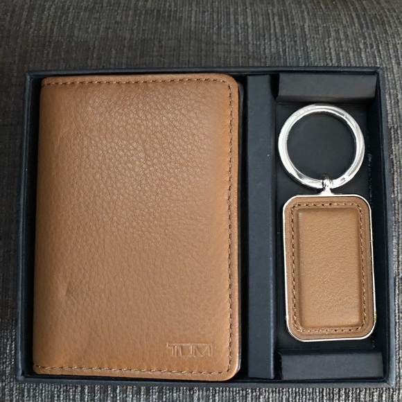 tumi keychain wallet